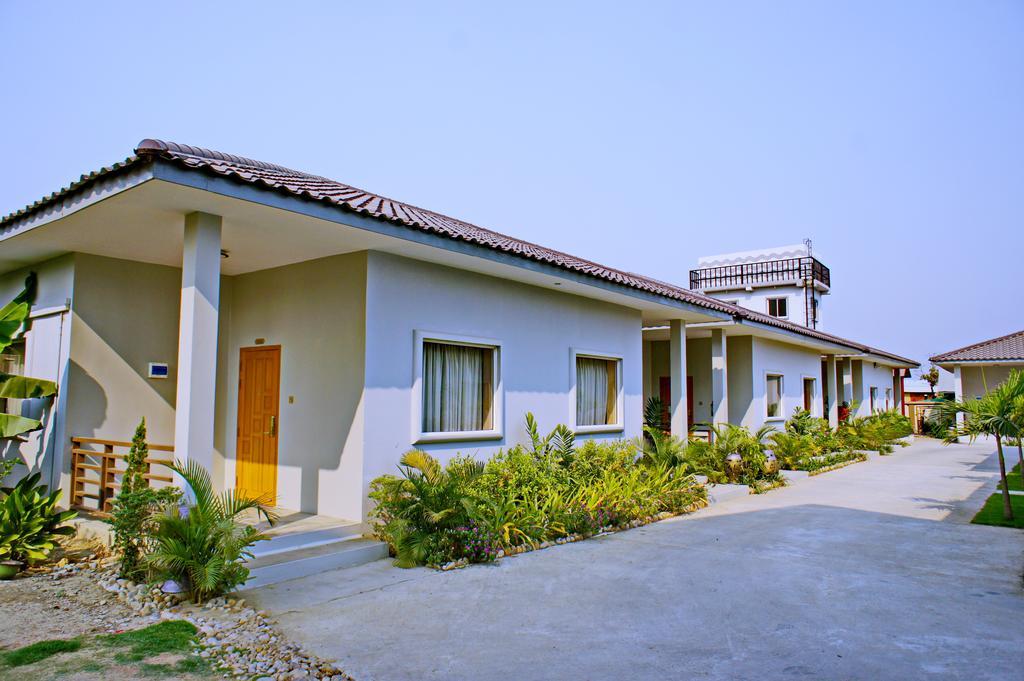 Triumph 4* Mandalay